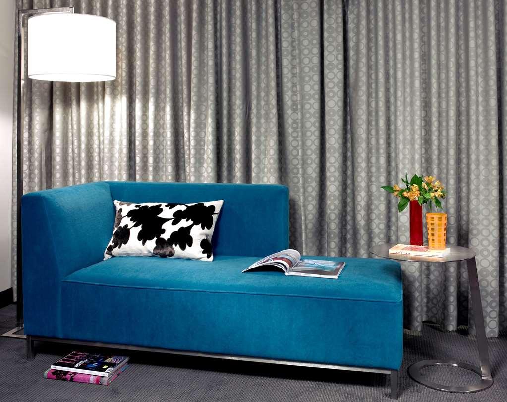 Hotel Murano Tacoma Quarto foto A blue chaise longue